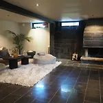 Social Villa Near The Sea!