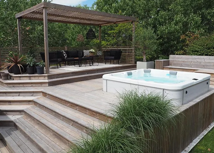 Social Villa Near The Sea!